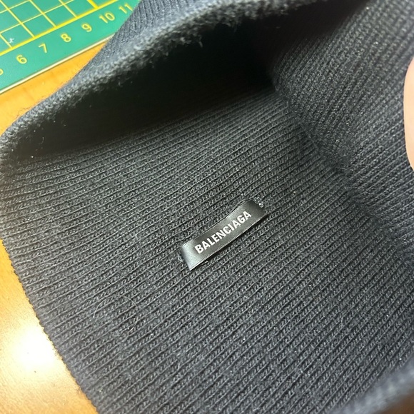 Balenciaga Unity ring logo embroidered skull cap beanie - Picture 4 of 11